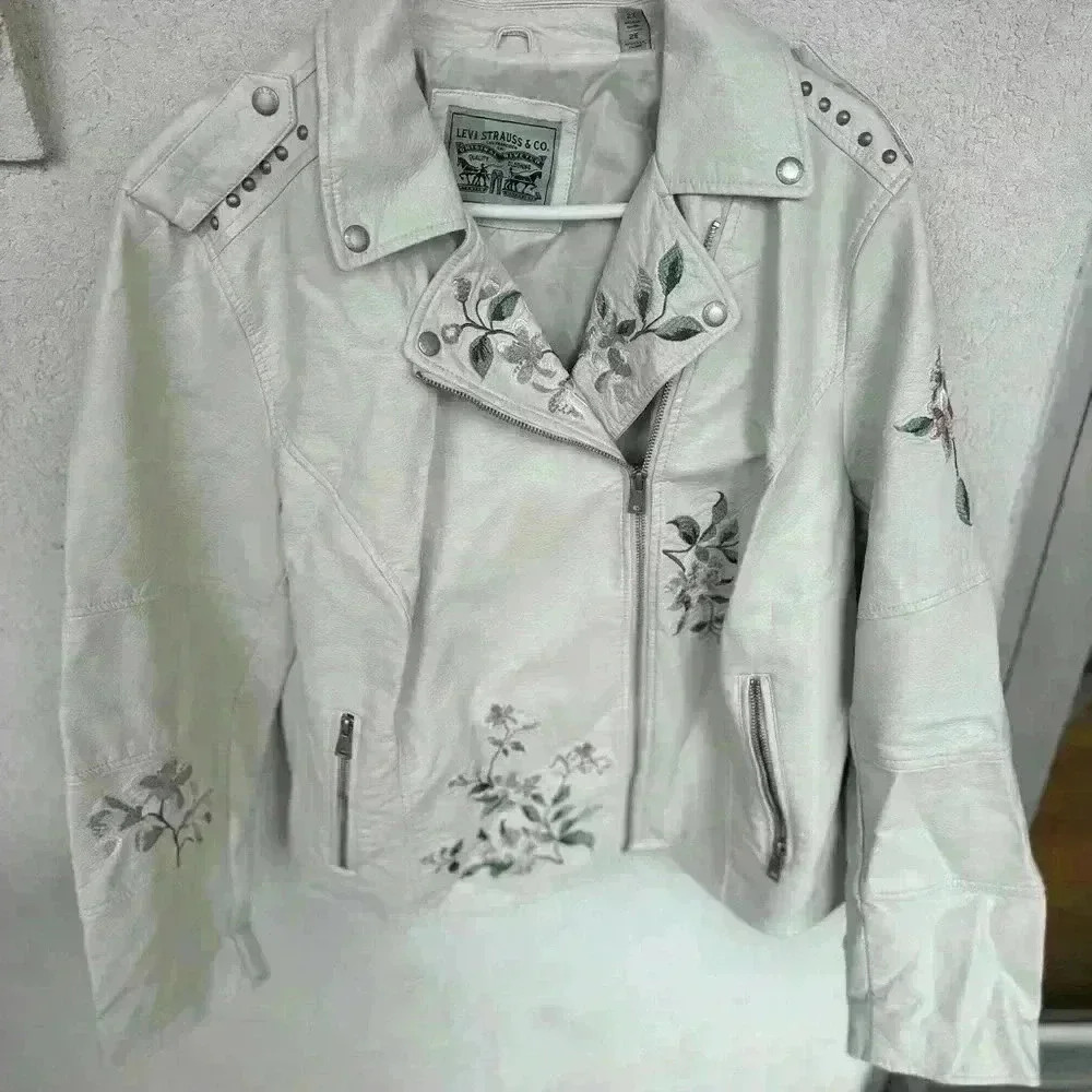 Levi's Women's White Floral Embroidered Jacket